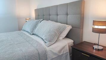 2 chambres, fer et planche à repasser, Wi-Fi, draps fournis
