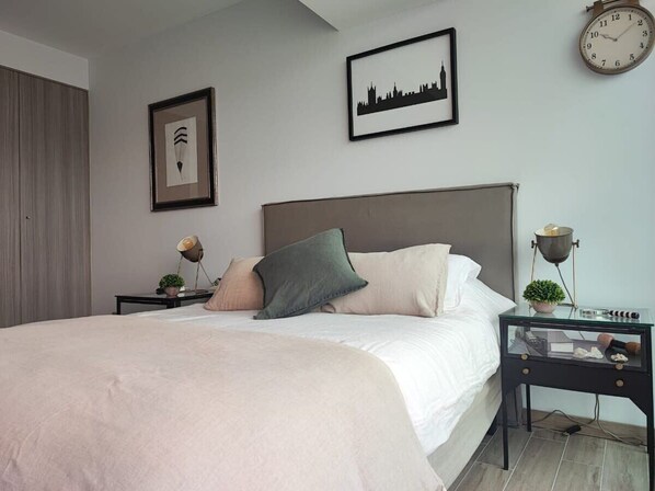 1 bedroom, desk, iron/ironing board, WiFi
