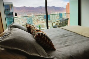 1 habitación, escritorio, tabla de planchar con plancha y wifi 