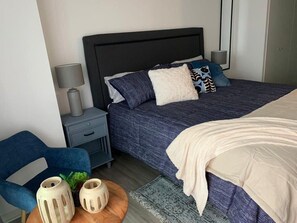 2 chambres, fer et planche à repasser, Wi-Fi, draps fournis