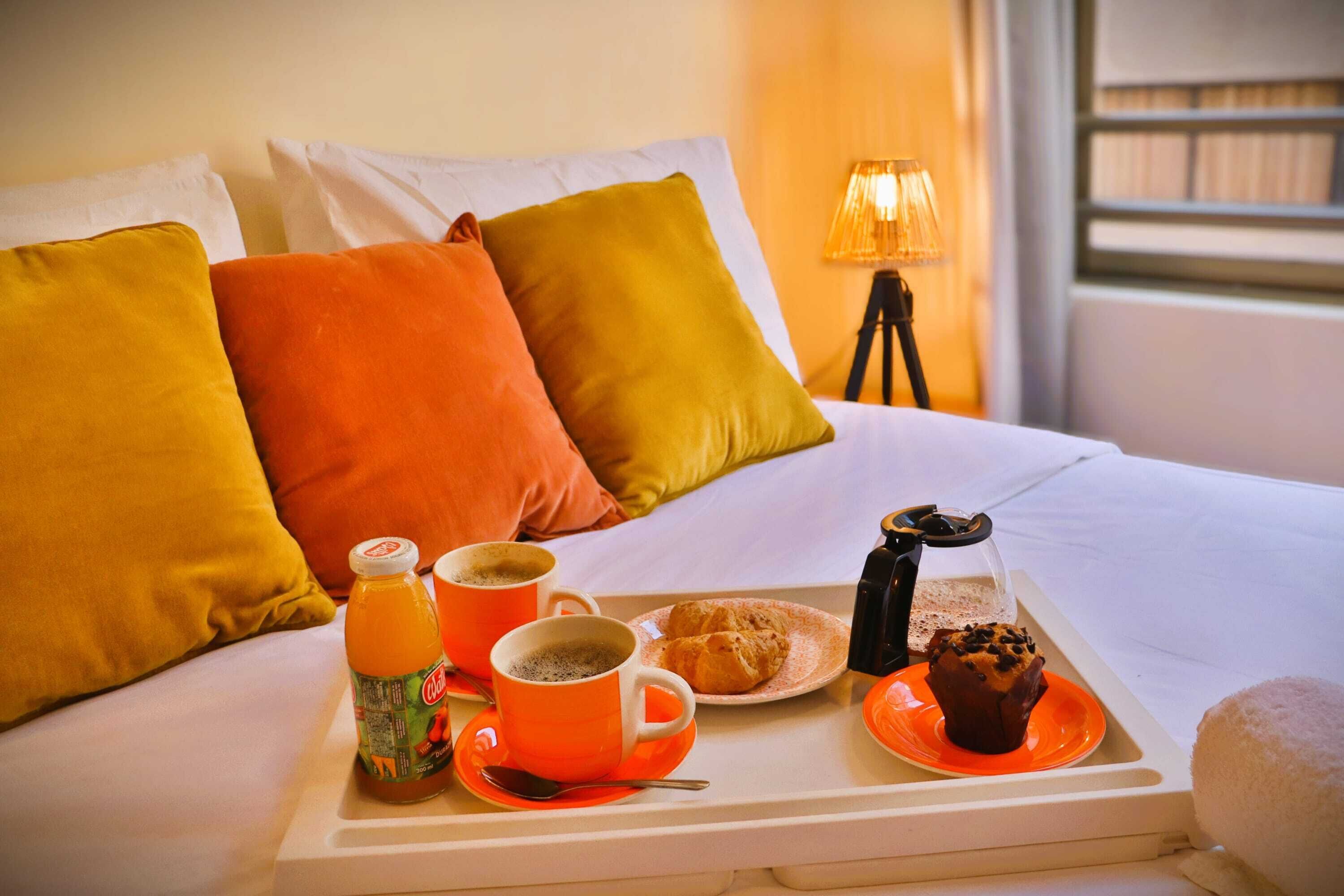 1 dormitori, planxa i posts de planxar, wifi i roba de llit 