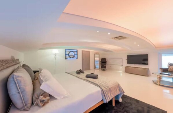 3 bedrooms, desk, iron/ironing board, free WiFi - Experience Unparalleled Luxury in This Prestigious Apartment (Milano)