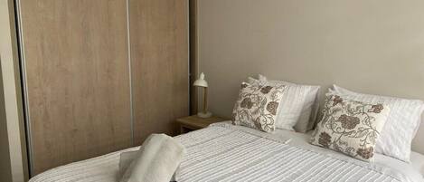 3 soverom, strykejern/-brett, wi-fi og sengetøy