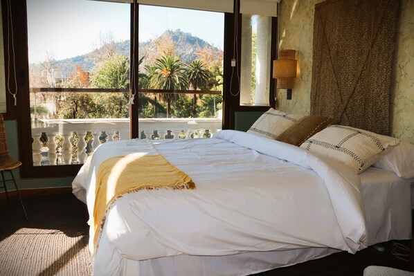 2 bedrooms, iron/ironing board, WiFi