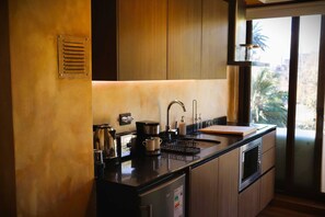 Fridge, microwave, stovetop, coffee/tea maker