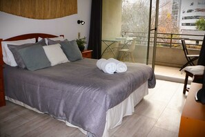 3 bedrooms, desk, iron/ironing board, WiFi