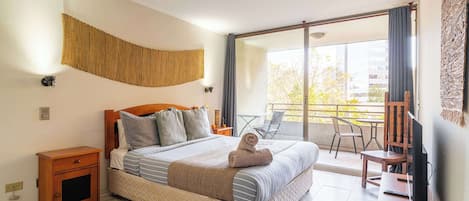 3 bedrooms, desk, iron/ironing board, WiFi