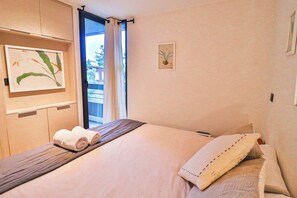 1 habitación, tabla de planchar con plancha, wifi y ropa de cama 