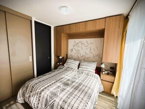 1 habitación, tabla de planchar con plancha, wifi y ropa de cama 