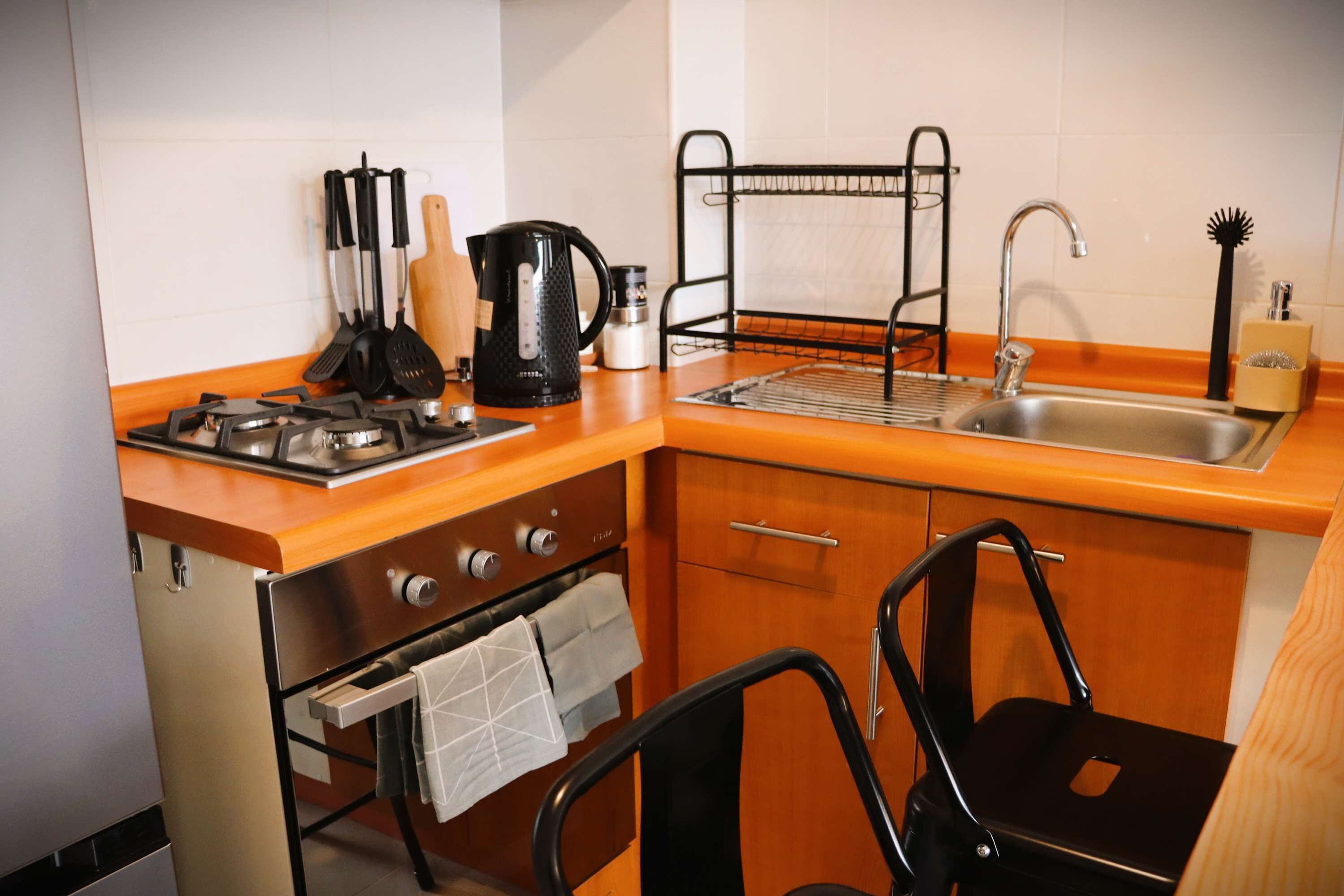 Kühlschrank, Mikrowelle, Ofen, Herdplatte