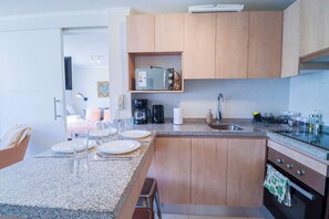 Fridge, microwave, oven, stovetop - HOM | Wifi | Hermosa Vista | Urbano | MetroCercano (Santiago)