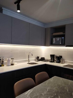 Fridge, microwave, oven, stovetop