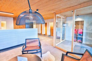 Lobby - HOM I 1D1B, Piscina Temperada, Gimnasio, Estacionamiento, Cerca del Lago (Puerto Varas)