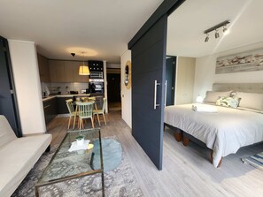 2 chambres, fer et planche à repasser, Wi-Fi, draps fournis