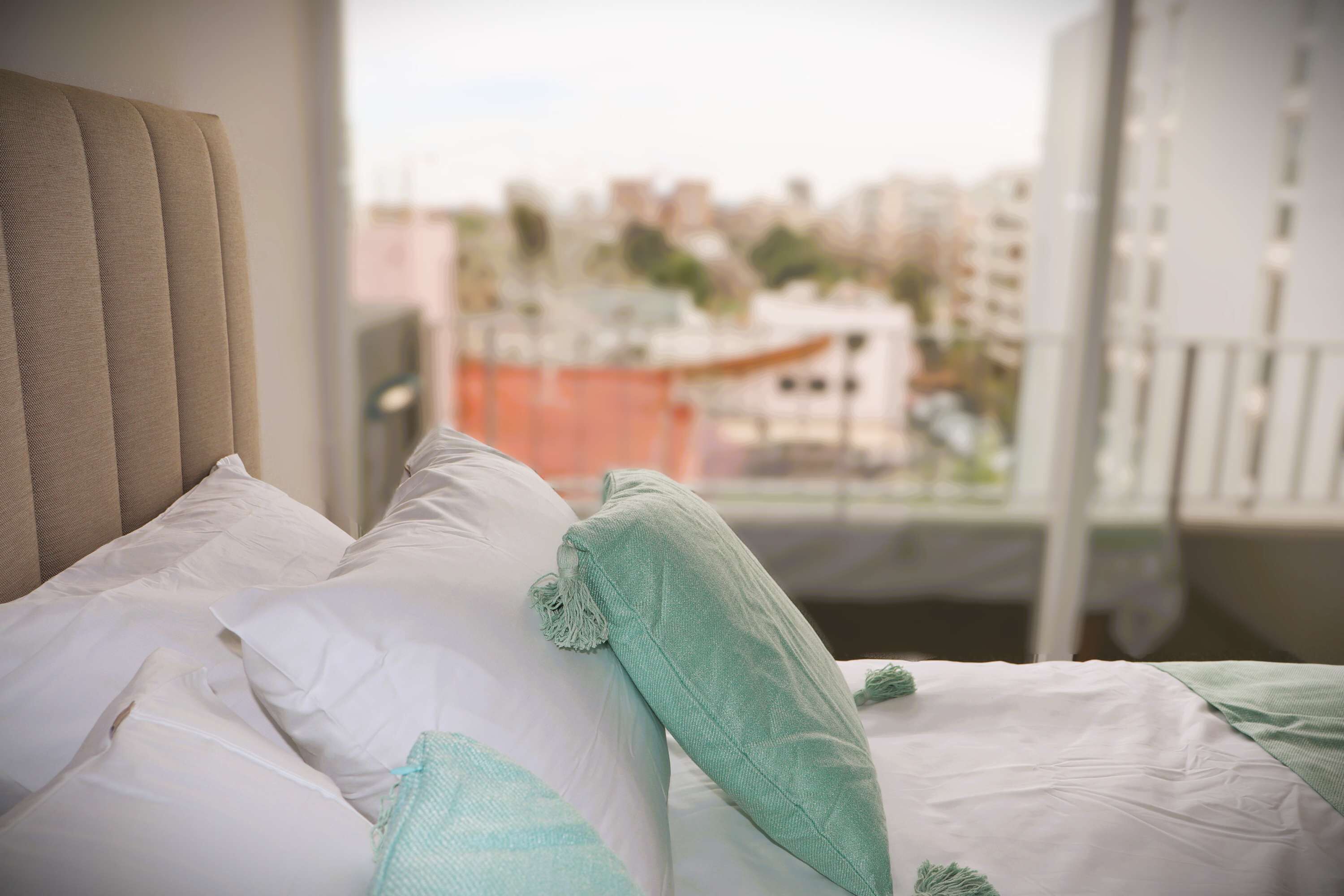 2 عدّة غرف نوم ومكواة/لوح كي وواي فاي وملاءات أسرّة