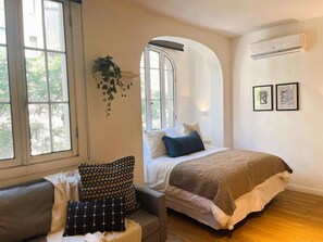 1 habitación, tabla de planchar con plancha, wifi y ropa de cama 