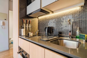 Kühlschrank, Mikrowelle, Ofen, Herdplatte