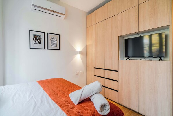 1 habitación, tabla de planchar con plancha, wifi y ropa de cama 