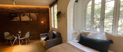 1 habitación, tabla de planchar con plancha, wifi y ropa de cama