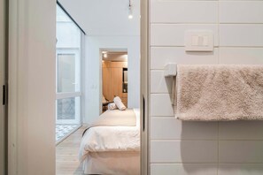 1 habitación, tabla de planchar con plancha, wifi y ropa de cama 