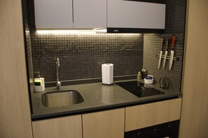 Kühlschrank, Mikrowelle, Ofen, Herdplatte