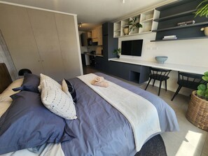 1 bedroom, desk, iron/ironing board, WiFi