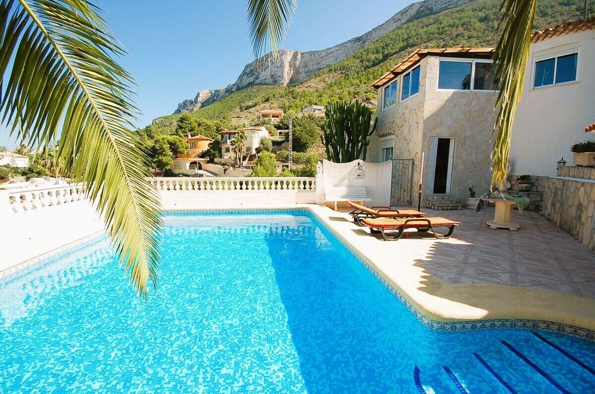 حمّام سباحة خارجي