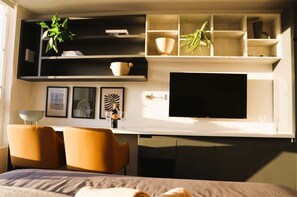 1 bedroom, desk, iron/ironing board, WiFi