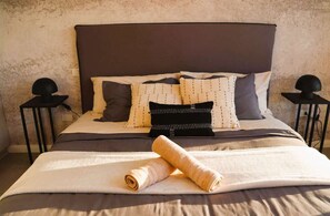 1 bedroom, desk, iron/ironing board, WiFi