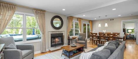 Smart-TV, Kamin, Tischfußball, Bücher