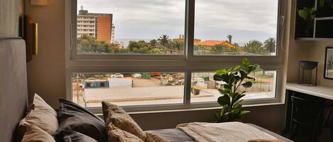 1 makuuhuone, työpöytä, silitysrauta/-lauta, Wi-Fi