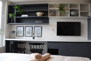 1 bedroom, desk, iron/ironing board, WiFi