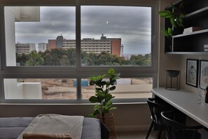 1 makuuhuone, työpöytä, silitysrauta/-lauta, Wi-Fi