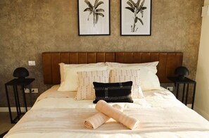 1 bedroom, desk, iron/ironing board, WiFi