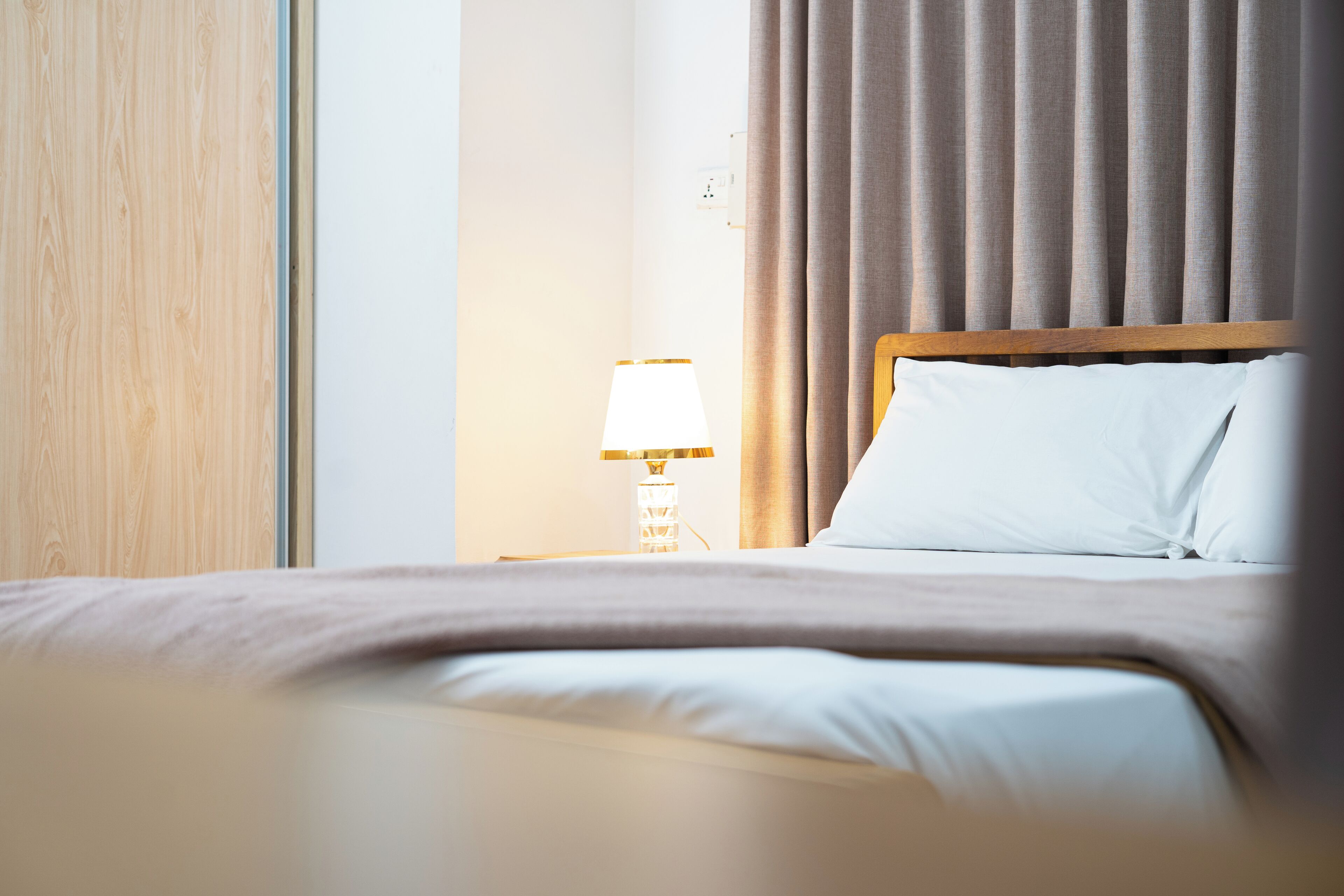 5 slaapkamers, een bureau, een strijkplank/strijkijzer, wifi