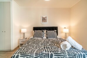 1 habitación, tabla de planchar con plancha, wifi y ropa de cama