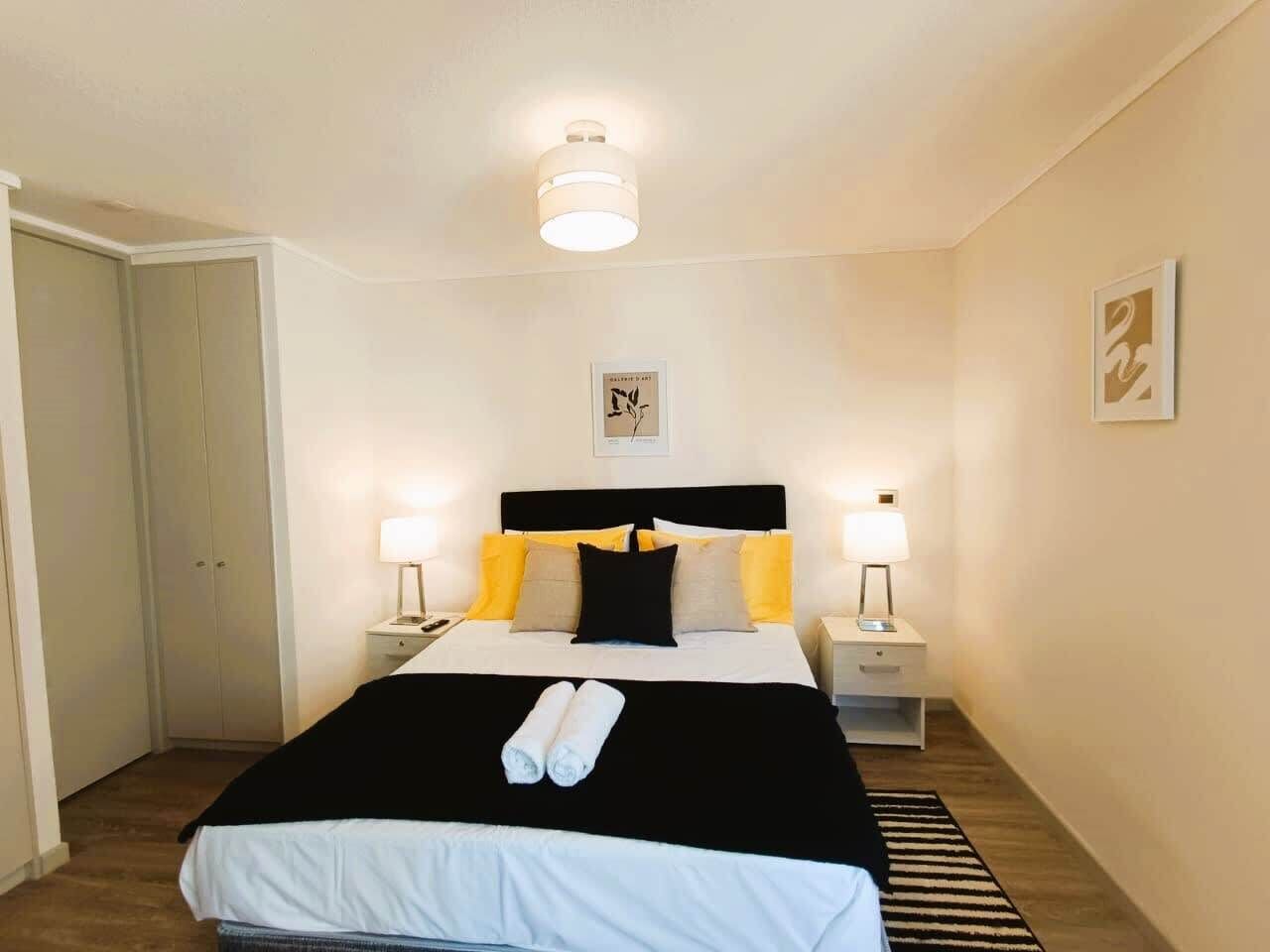 1 غرفة نوم ومكواة/لوح كي وواي فاي وملاءات أسرّة