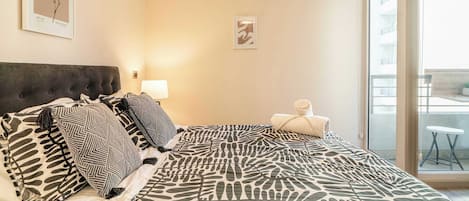 1 habitación, tabla de planchar con plancha, wifi y ropa de cama