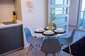 Dining - HOM I MetroAlmagro Wifi BarrioItalia Terraza  Gym (Santiago)