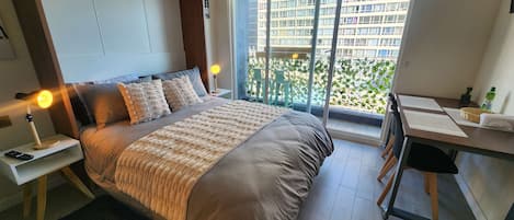 Silitysrauta/-lauta, Wi-Fi, vuodevaatteet