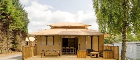 Apartment | Tempat makan luar