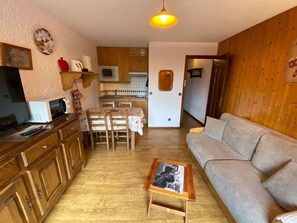 Living area - Ground floor, view village, balcony, tv, 22m², Le Grand Bornand (Le Grand-Bornand)