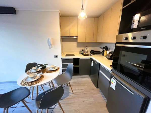 Fridge, microwave, oven, stovetop