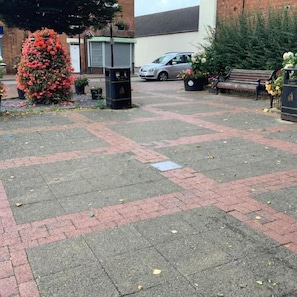 Property grounds - 1 Bed Flat - Sleeps 2 - Pets - Parking - Wifi (Kettering)
