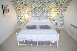 3 slaapkamers, een strijkplank/strijkijzer, wifi, beddengoed