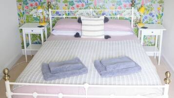 3 bedrooms, iron/ironing board, WiFi, bed sheets