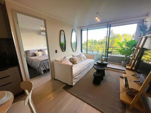 2 bedrooms, desk, iron/ironing board, WiFi