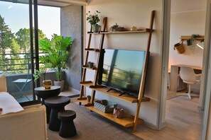 TV - HOM l WiFi | AA | Parking | A pasos del metro (Santiago)