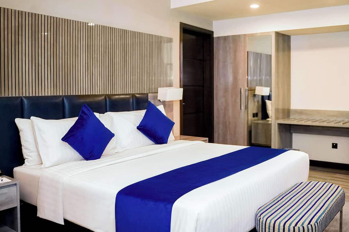 Executive Suite, 1 King Bed, Non Smoking