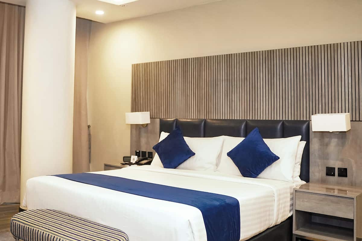 Executive Suite, 1 King Bed, Non Smoking